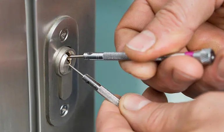 Ouverture de porte par serrurier professionnel à Paris